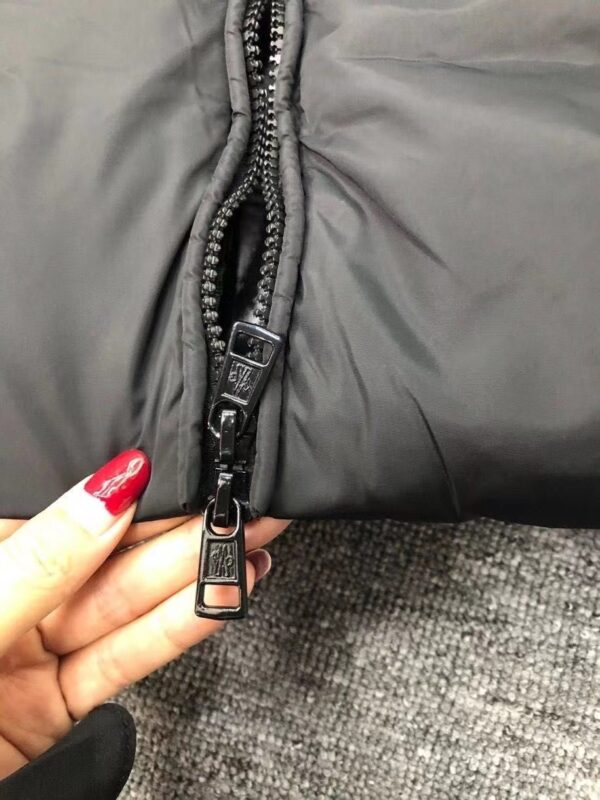 9dbf3d8068334be29bd7c2118f9b7e54_voghion915x1220